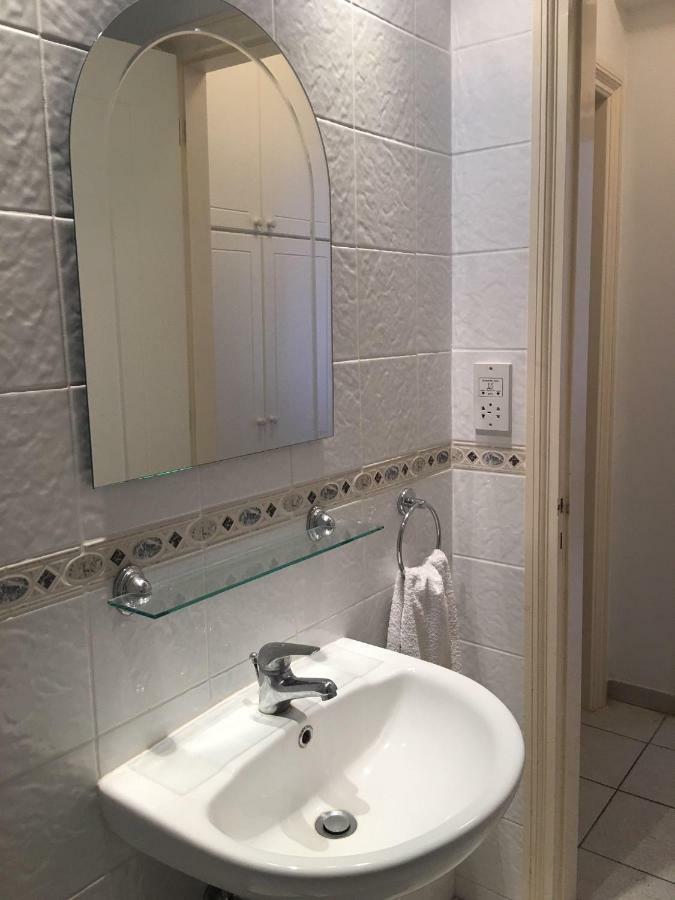Limnaria Gardens - Modern 1 Bed, Walk To Beach & Shops Paphos Luaran gambar